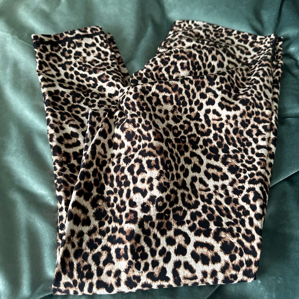 ZYIA scrunchy what leopard print leggings